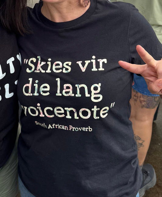 Funny Afrikaans T-shirt, skuus vir die lang voicenote. South African proverb ladies tee